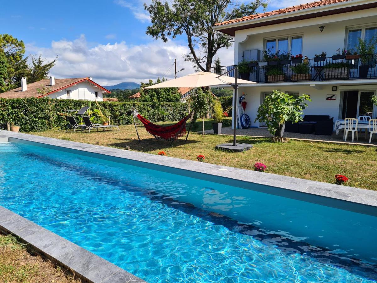 Appartement Avec Cuisine Et Grande Piscine Chauffee Hendaye Luaran gambar